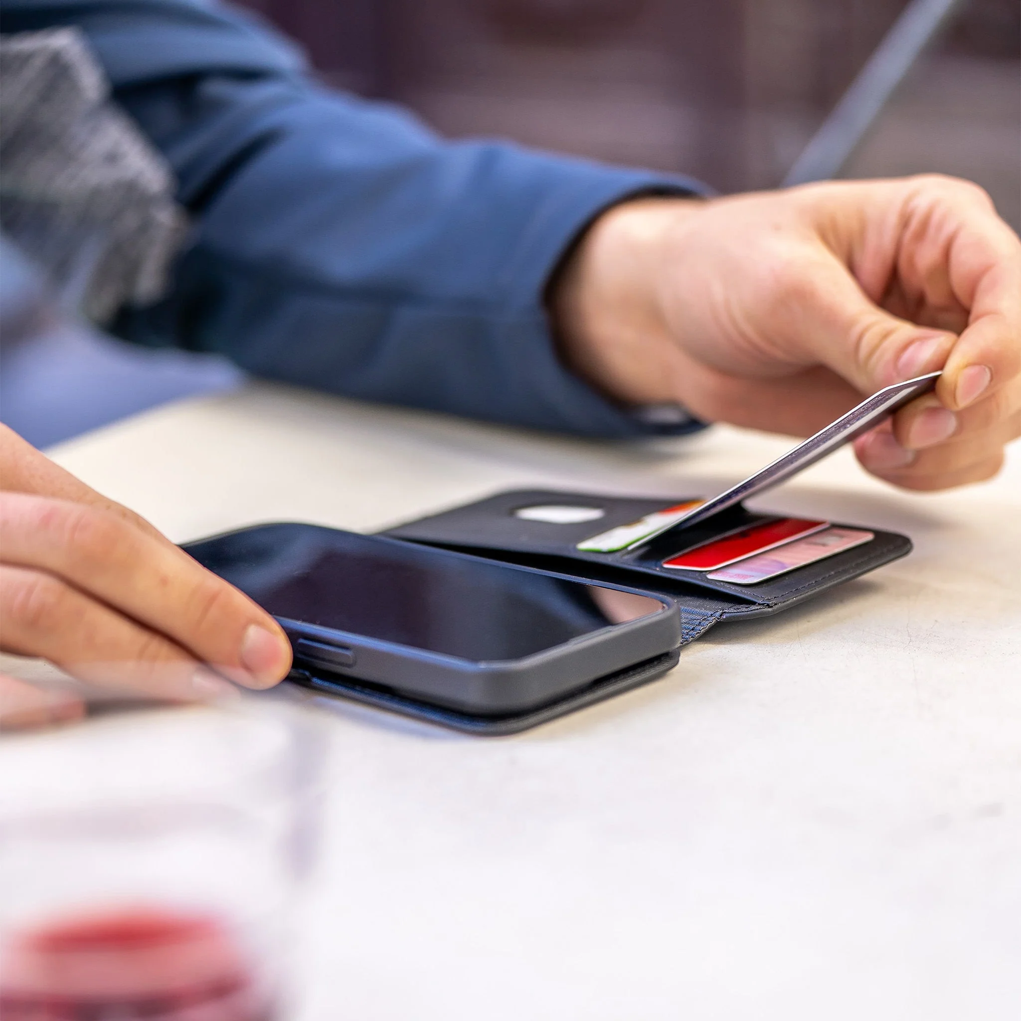 Magnetic Flip Cover - Image 3